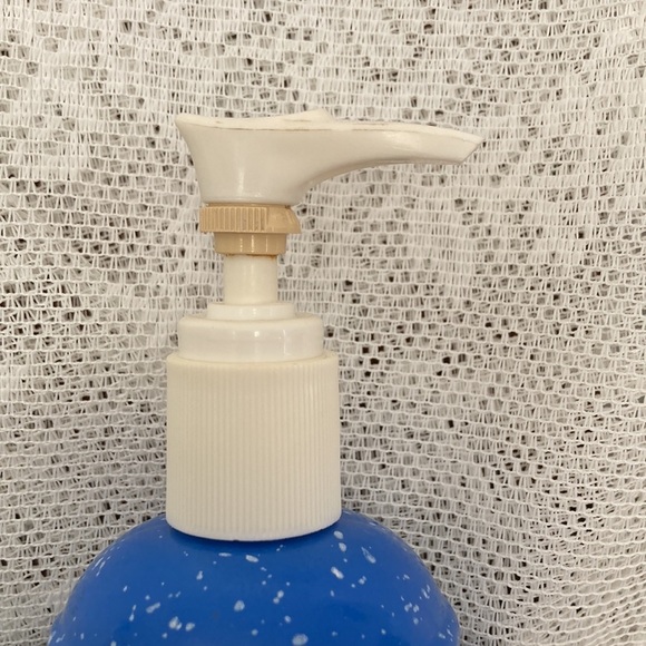 Vintage (1970)  AVON Soap/Lotion  Dispenser designed as an Old enamel coffee pot - Picture 3 of 3